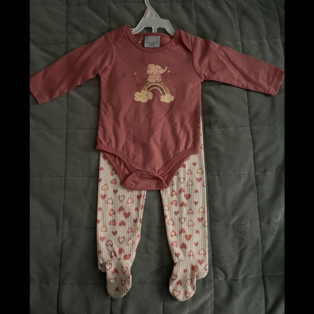 Two piece set size 6 to 9 months for baby girls